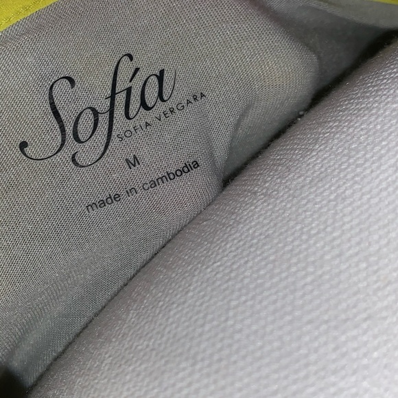 3/$10 🔆 Mix Media Top - Picture 5 of 7